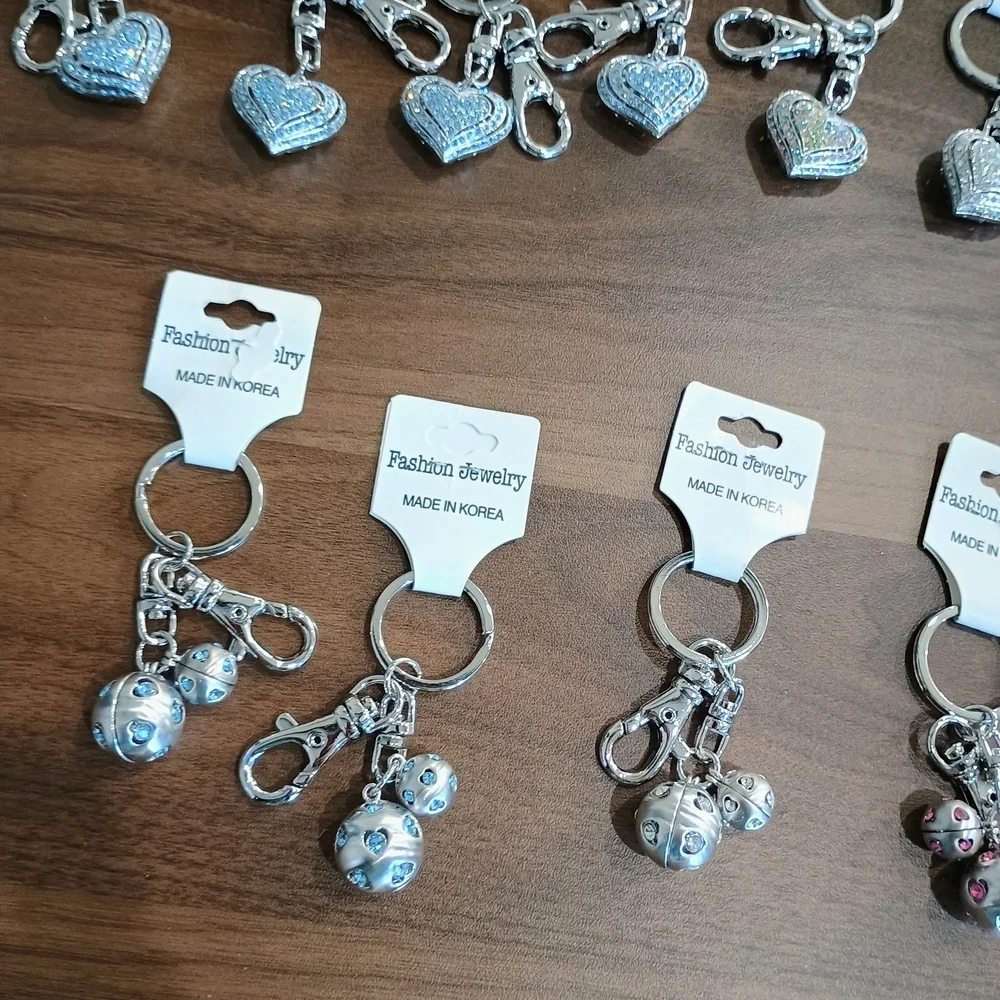 Lot Of 21 Silver and Rhinestone Key Rings - Picture 6 of 6